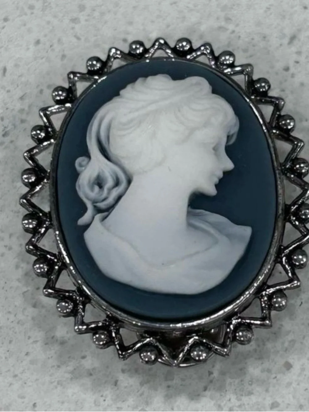 Vintage Style Cameo Brooch 2.15